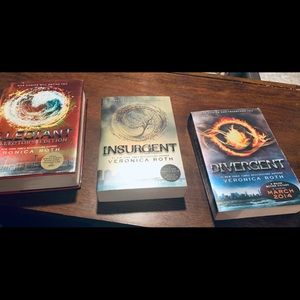 DIVERGENT INSURGENT ALLEGIANT  3 Books 1 Low Price